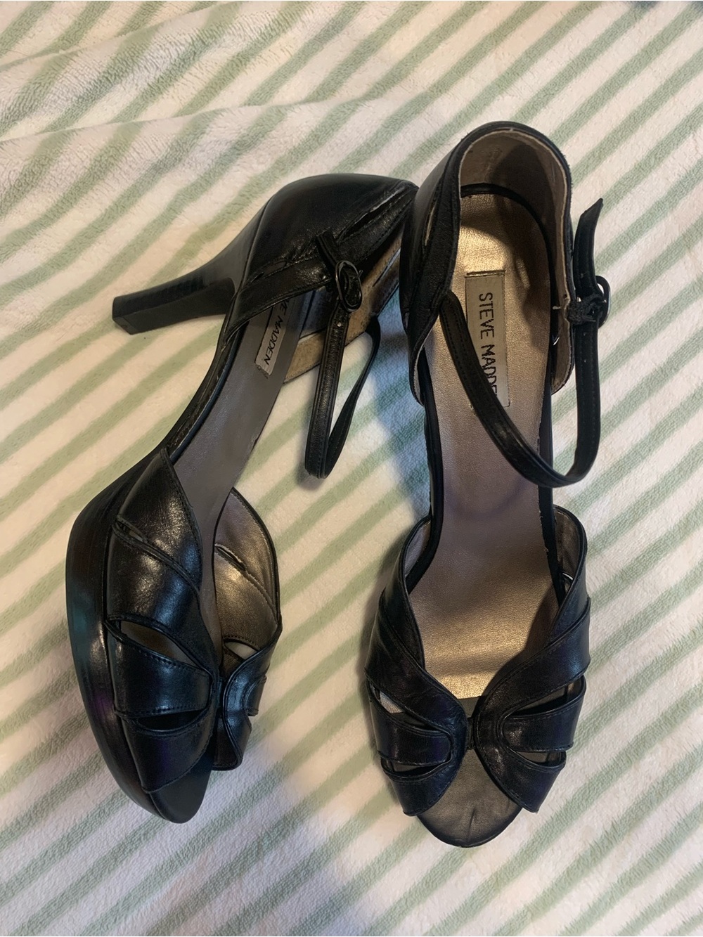 Vintage steve madden peep toe pumps